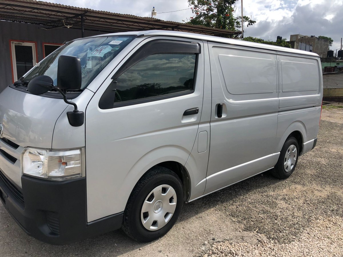 Toyota hiace 2015