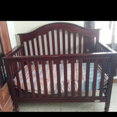 Crib In Like New Condition 