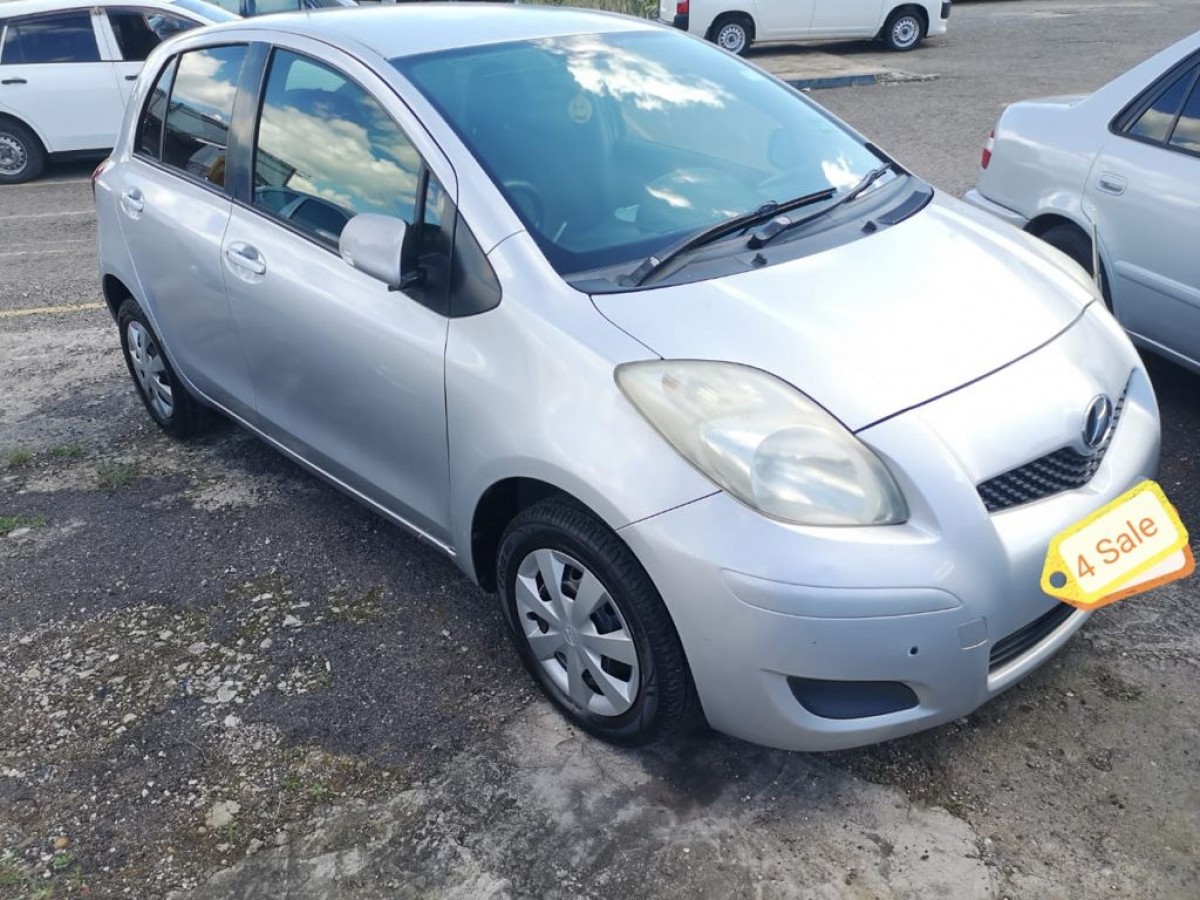 Toyota vitz 2008 год