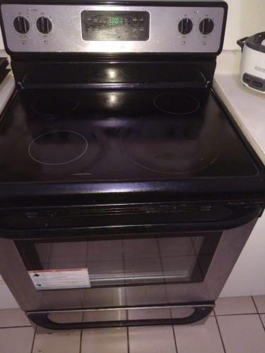For Sale: MUST GO!! NAME A PRICE - Fridgare Stove