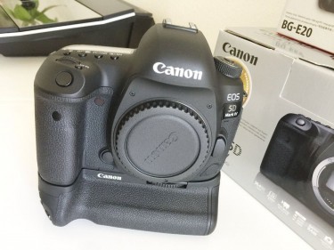 Canon EOS 5D Classic Camera-28-135mm Ultrasonic 
