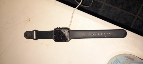 Apple Watch Series 3. Lcd Broken