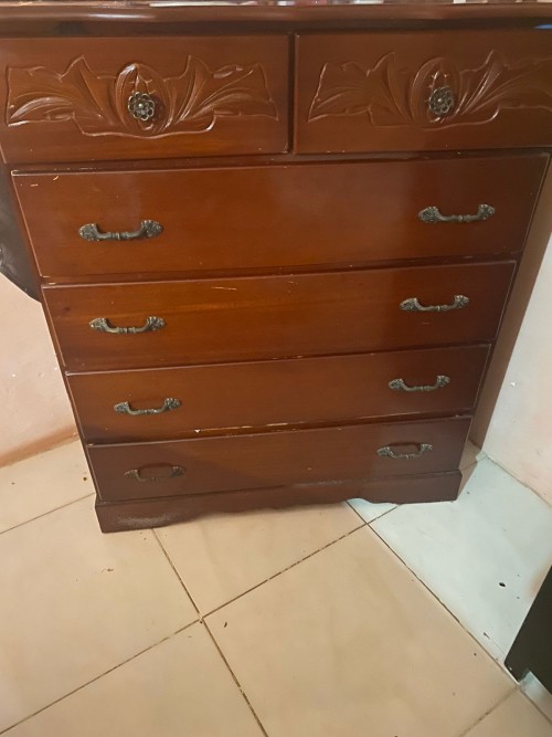 Dresser/ Chest Of Drawers