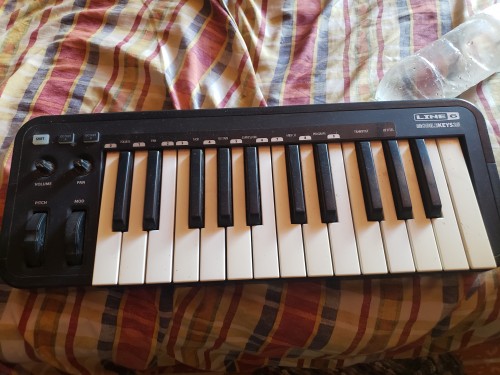 25 Keys M-audio Midi Keyboard