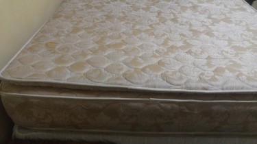 Queen Bed Pillow Top