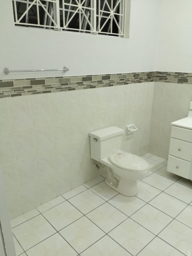 2 Bedroom 2 Bathroom Apt.-3 Darlington Ave. KGN 8