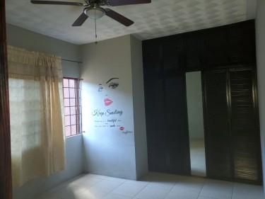 1 Bedroom Shared Bathroom And Kitchen 