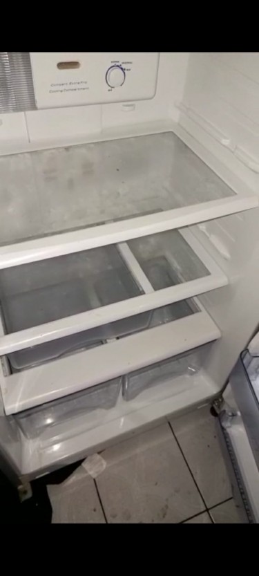 Frigidaire Refrigerator (Read Comments)