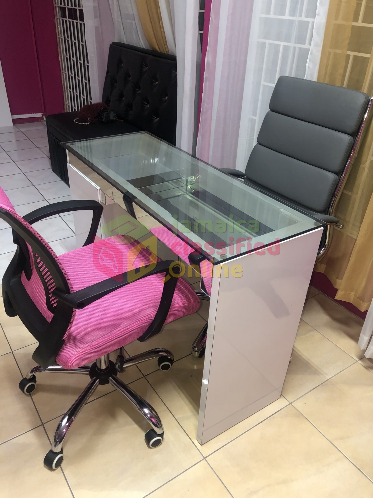 Nail table for rent - Gumtree