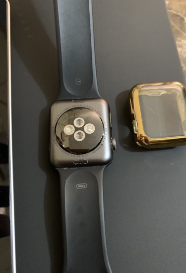 Broken LCD Apple Watch Series 3