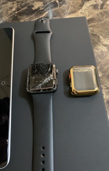 Broken LCD Apple Watch Series 3