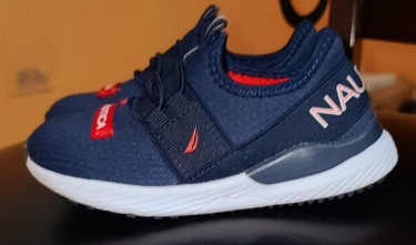 New Nautica Original Size 9 Kids Shoes