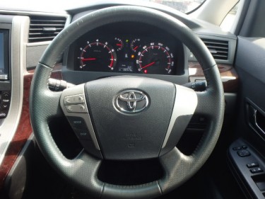 2014 Toyota Vellfire
