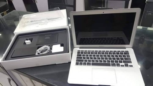 Apple MacBook Air Laptop 2017 (Core I5/8GB/128GB)