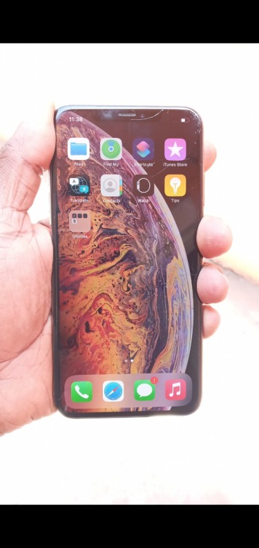 Iphone Xs Max 256 Airline Cracked Battery 84%