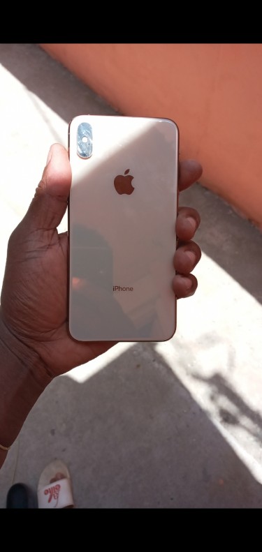 Iphone Xs Max 256 Airline Cracked Battery 84%