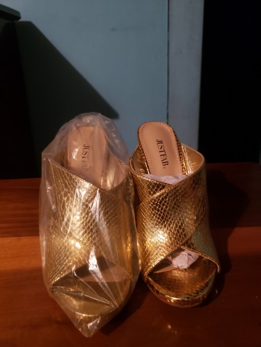 Gold Dress Sandals Size 8 (NEW)