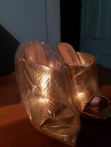 Gold Dress Sandals Size 8 (NEW)