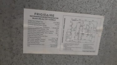 Frigidaire Refrigerator 2 Door 