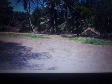 5acres Of Flat Agricultural Land With River