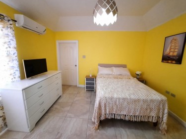 Spacious 2 Bedroom Apartment (AIRBNB Rental)