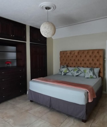 Spacious 2 Bedroom Apartment (AIRBNB Rental)