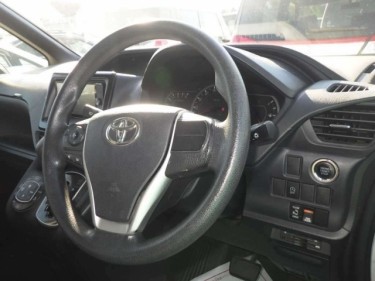 Toyota | Voxy | 2014 | $ 10,950 C&F +81-345888721