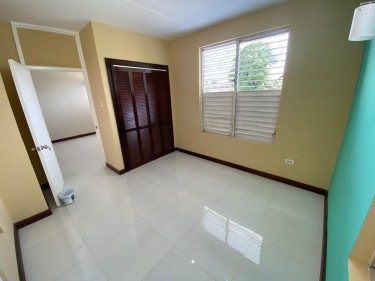 1 Bedroom & 1 Bath Apt: - New Kingston