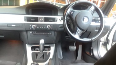 2011 BMW 320i M SPORT 