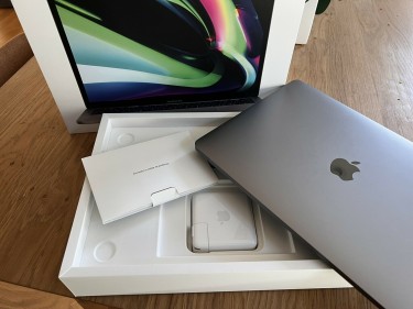 Apple Macbook Pro 13-Inch M1 2020
