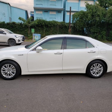 Toyota Crown Hybrid