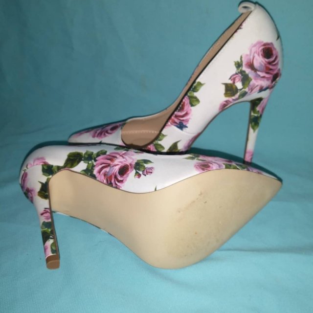 Floral Heels Size 9w Brand New