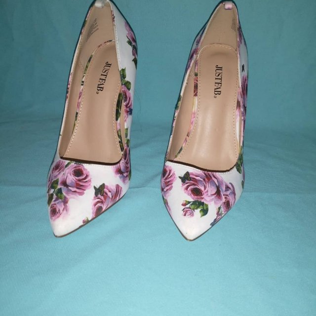 Floral Heels Size 9w Brand New