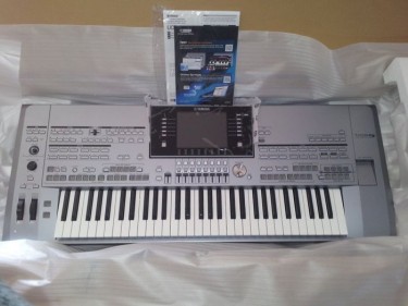 Yamaha Tyros 5 76 Keys Keyboard New
