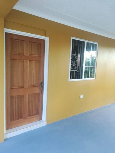 Newly Renovated 1 Bedroom Apartment In Kingston 8