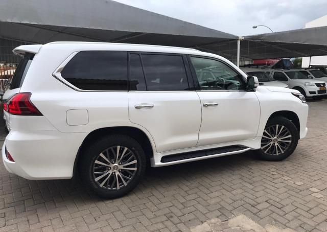 Toyota Land Cruiser Lexus LX 570 V8