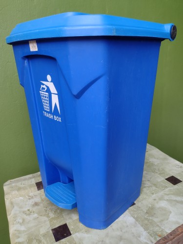 Garbage / Rubbish Bin