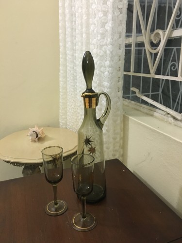 WINE DECANTER AND 2 GLASSES