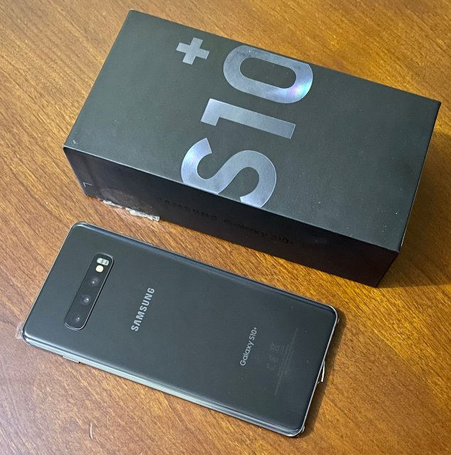NEW IN BOX Samsung Galaxy S10+