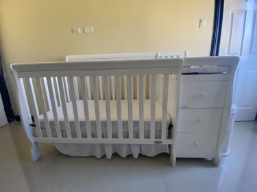 Crib With Changing Table And Storage