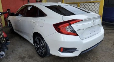 2016 White Honda Civic Turbo