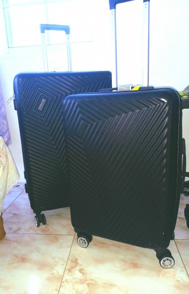 4 Wheel Spinner Luggage (Medium And Large)