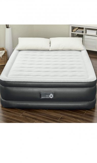 Air Bed (queen) With Built In Pump 661lb