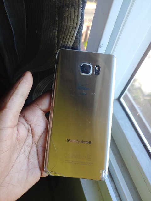 Samsung Galaxy Note 5 (swollen Battery)