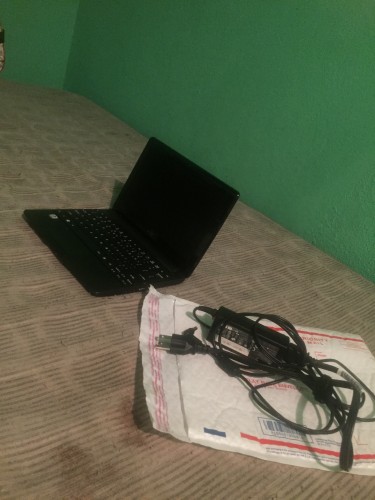 Acer Laptop With Charger (cheap!!cheap!!)