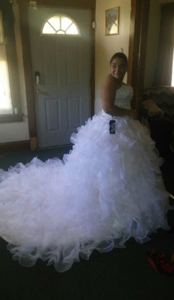 Gorgeous Wedding Dress Size 12 - 16 (Adjustable)