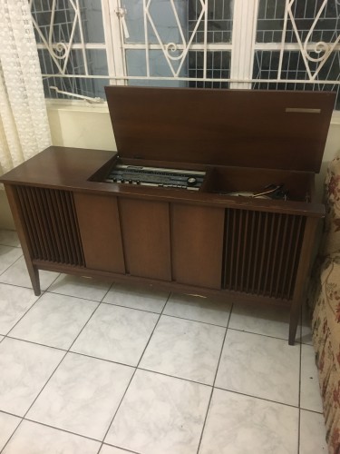 STEREO/TV STAND 