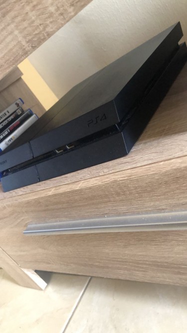 Sony PS4 - 40k (comes With 2 Controllers)