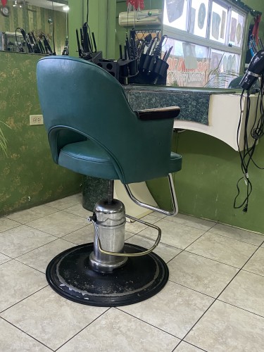 Hair & Nail Stations For Rent, 3 Minutes From HWT