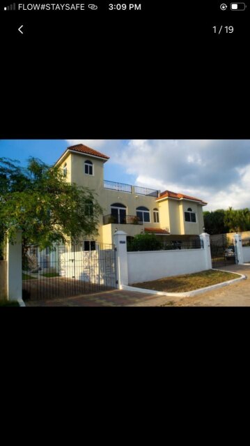 2 Bedroom House With Pool